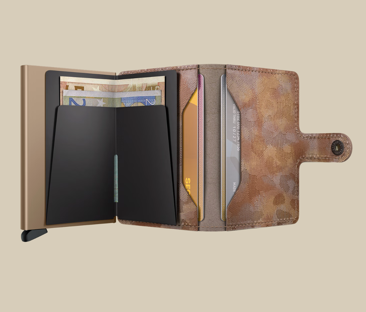 Random Wallet Close