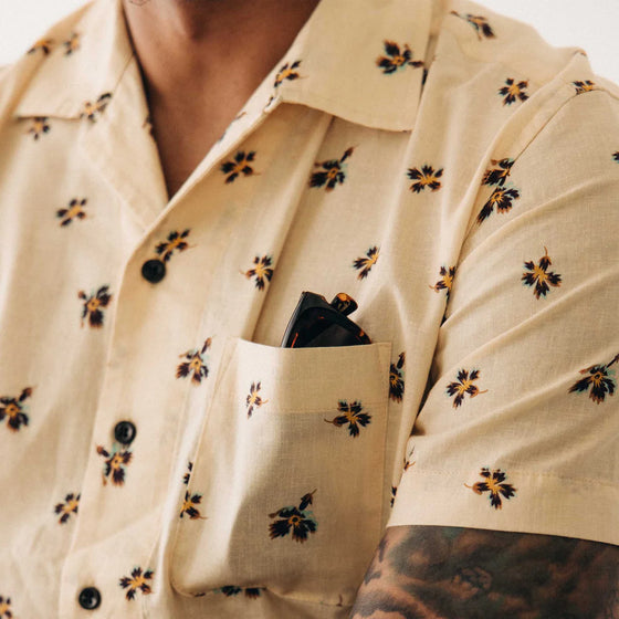 The Short Sleeve Hawthorne in Almond Floral